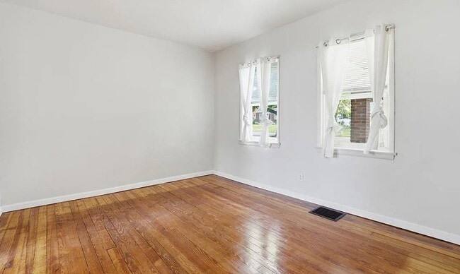 Photo - 770 E Washington Ave