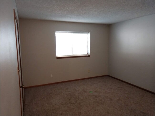 Photo - 4 Bedroom Apartment in Central MHK - Near Aggieville!