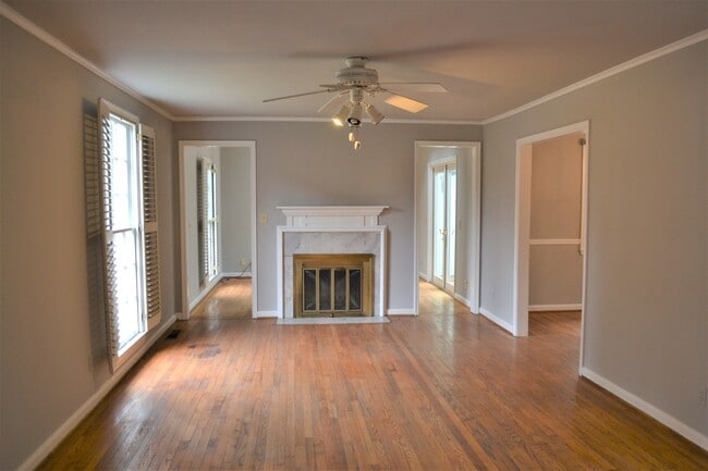 Photo - 388 Collier Rd NW