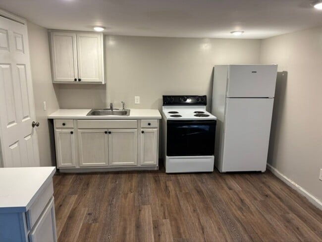 Photo - Blandford Avenue - 817 &amp; 817.5 Unit 817 1/2  A