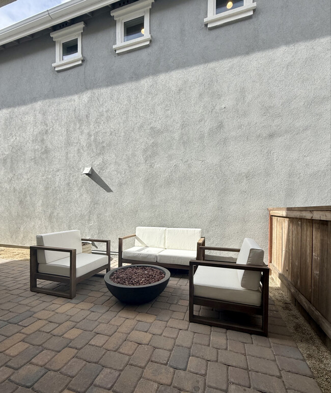 Photo - 1287 Grove St