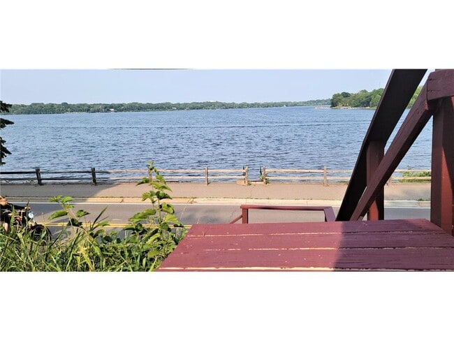 Photo - 2331 W Medicine Lake Dr