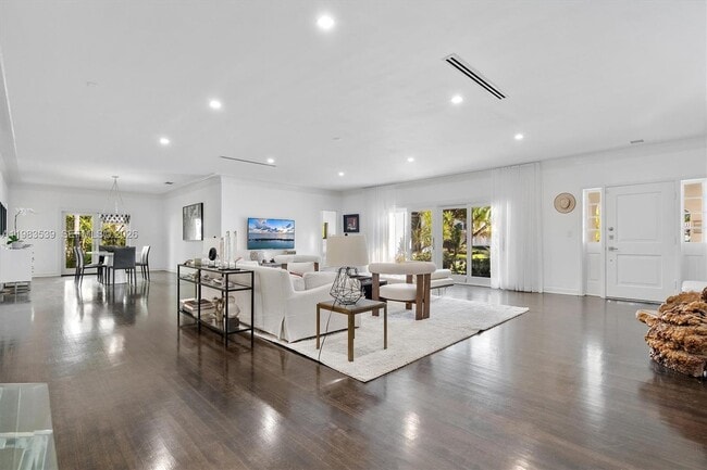 Photo - 641 Island Rd