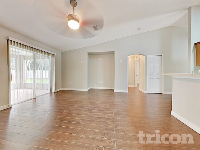 Photo - 2020 Nobleton Ave