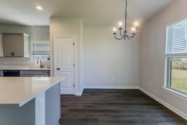 Photo - 1835 Bowen Rd