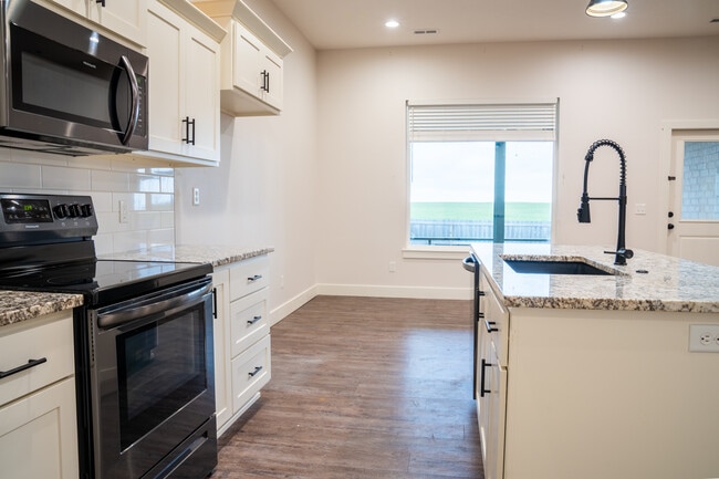 Photo - 2382 Athens St