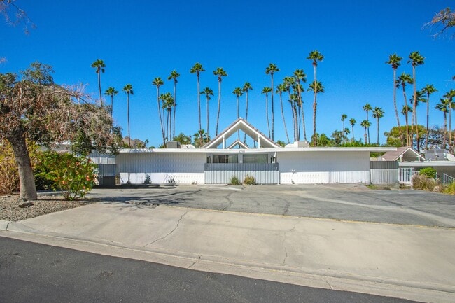 Photo - Mid-Century in Rancho Mirage! Unidad 21