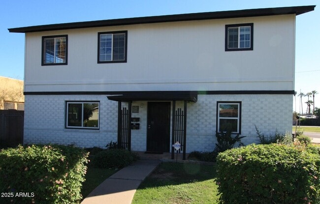 Building Photo - 1333 E Flower St