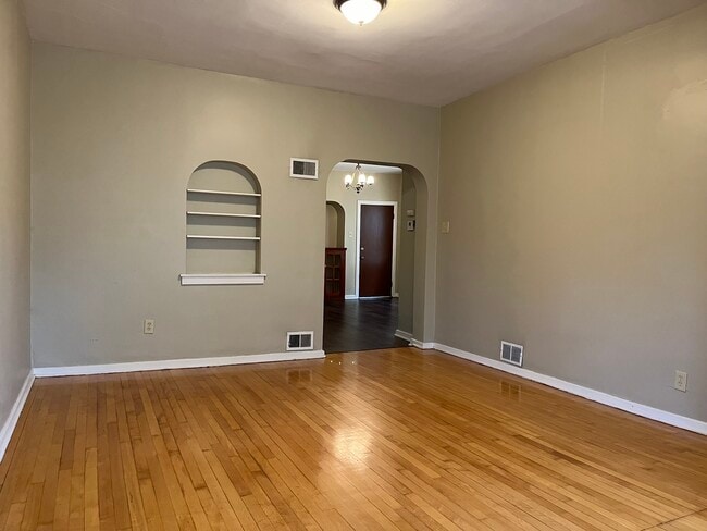 352 E Rosedale Ave Unit LOWER