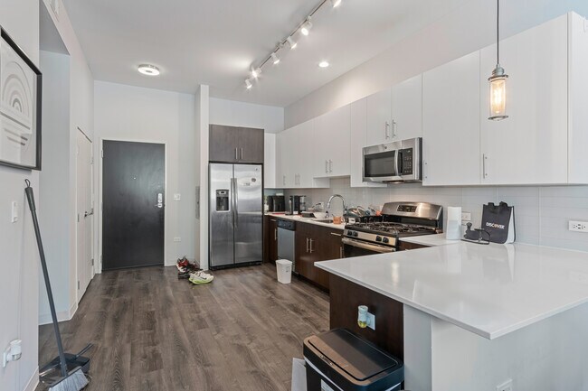 Photo - 851 W Grand Ave Unit 102