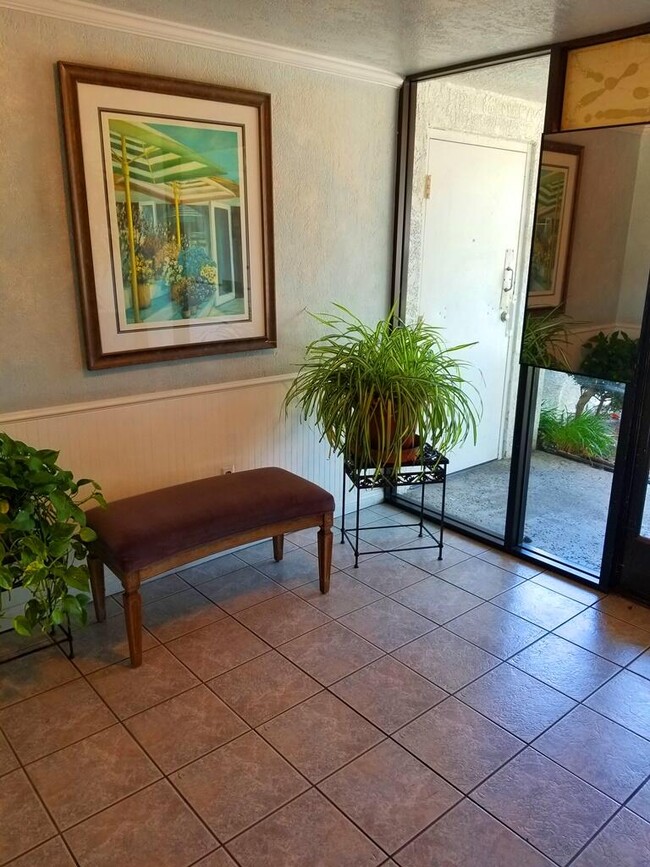 Photo - 955 E 3rd St Unidad 206