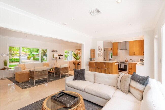 Photo - 1029 Mariposa Ave