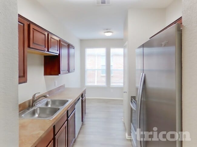 Photo - 925 Buffalo Springs Dr