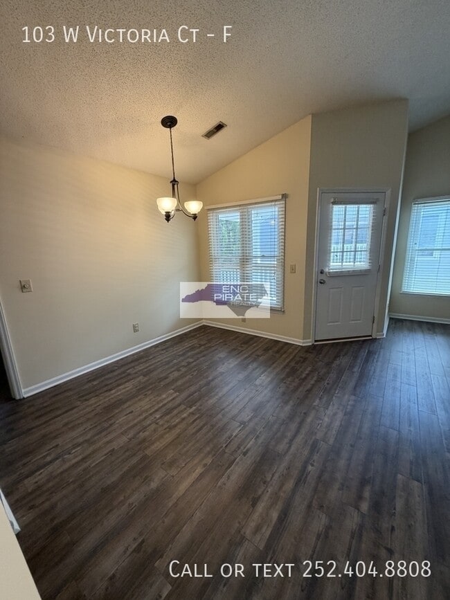 Photo - 103 W Victoria Ct