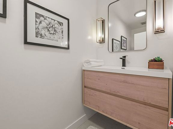 Building Photo - 1130 Flower St Unit 18