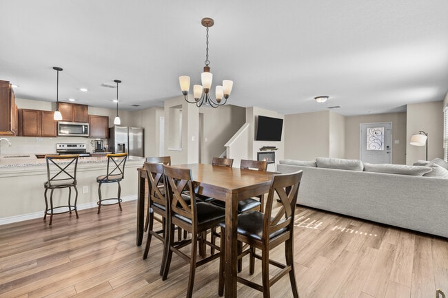 Photo - 1915 Overlook Knoll