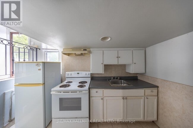 Photo - 1366 Davenport Rd