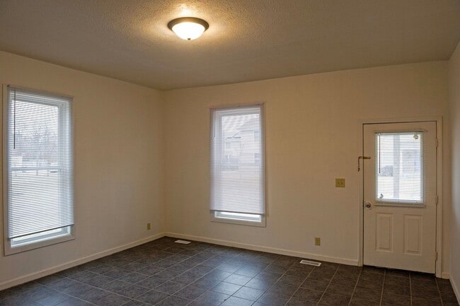 Photo - 1223 W 11th St Unidad B