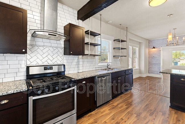 Photo - 916 Iowa St Casa