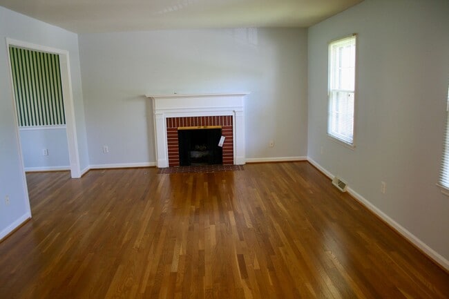 Photo - Lansdowne home with easy access to Nicholasville Rd 260602