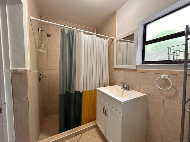 Photo - 1328 W 82nd St