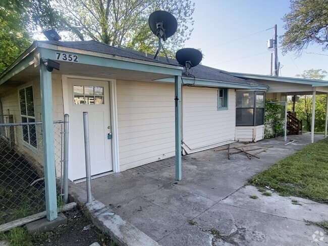 Building Photo - 7352 Sparta Rd Rental