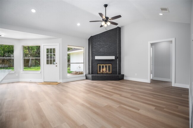 Photo - 1406 Kent Way