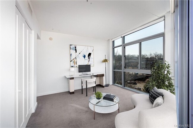 Photo - 250 Central Park Ave Unidad 3I