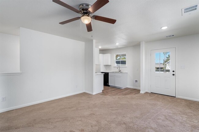 Photo - 2002 W 2nd St