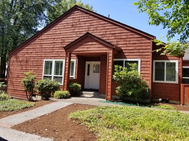 Building Photo - CUTE & CLASSY IN LAKE OSWEGO