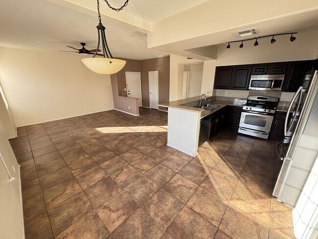 Photo - Charming 2Bed/Bath Condo located in a beautiful gated community in the Southwest. Unidad 101