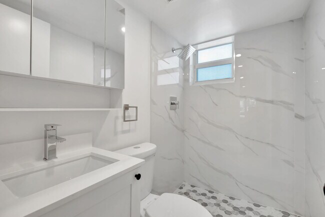 Photo - 1260 SW 4th St Unit 3