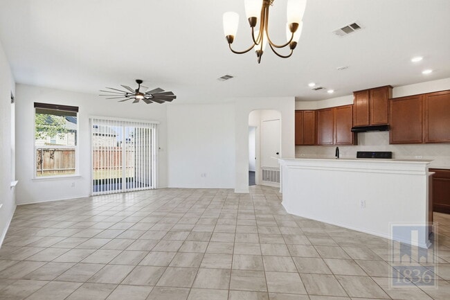 Photo - 408 Lynwood Gold Wy