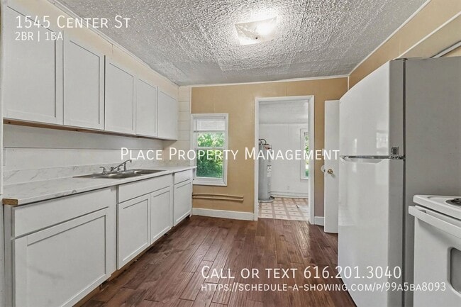 1545 Center St