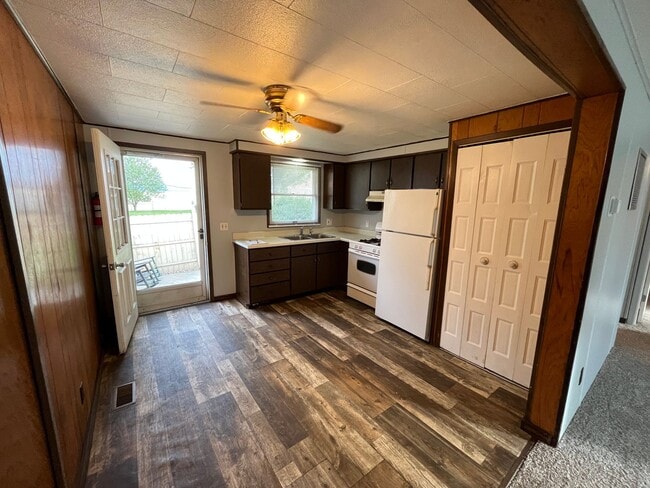 Building Photo - 406-408 Lincoln Unit 408