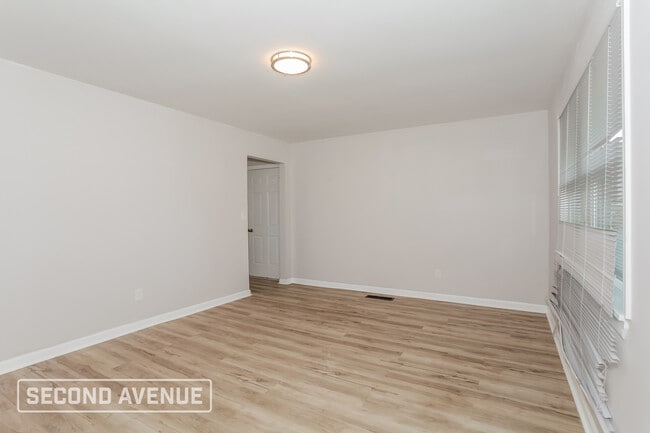 Photo - 2049 Roosevelt Ave