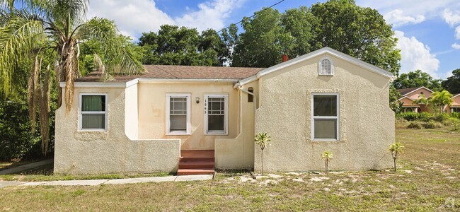 Building Photo - 1065 Sunset Dr Rental