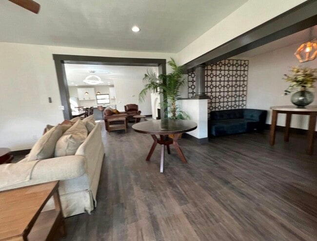 Photo - 345 N Van Ness Ave Unidad A - Downstairs