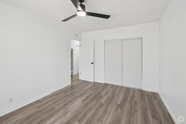 2BR, 1BA - 565SF - Primary Bedroom