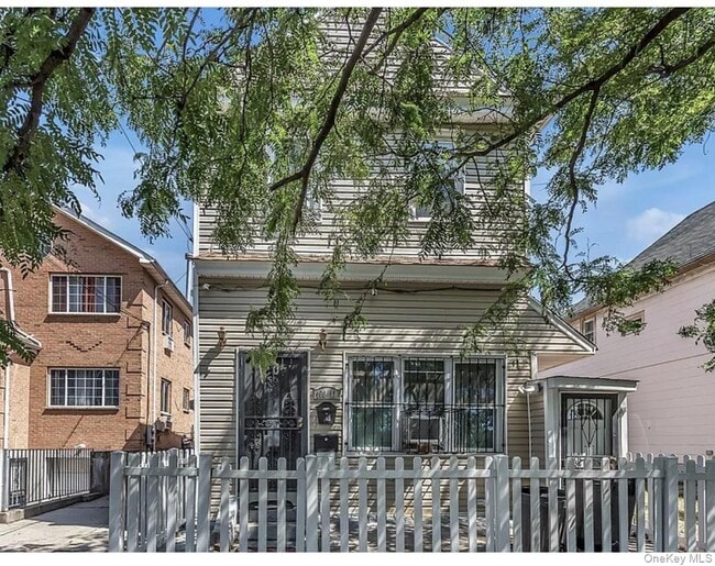 Building Photo - 160-13 N Conduit Ave