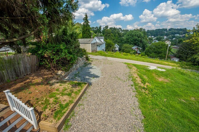 Photo - AVAILABLE AUGUST 1ST!! CHECK OUT THIS GORGEOUS 3 BEDROOM!