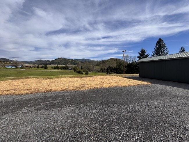 Photo - 6452 NE Dole Rd