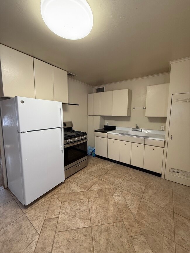 Photo - 2536 E Linden St