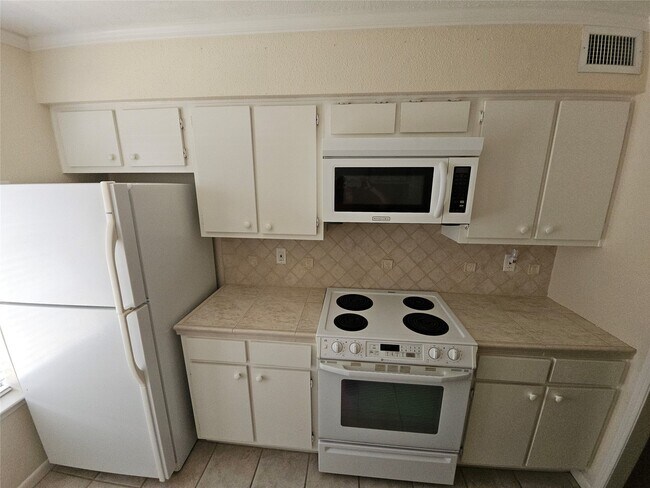 Photo - 2350 Bering Dr Unidad True