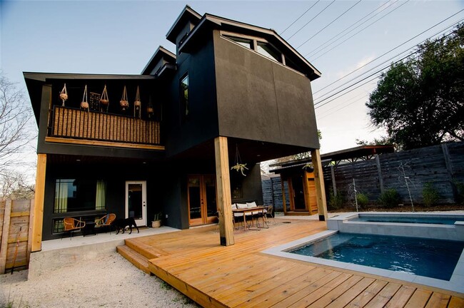 Photo - 405 S Park Dr House