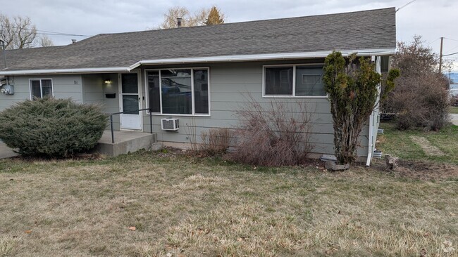 Building Photo - 301 Cedar St Rental