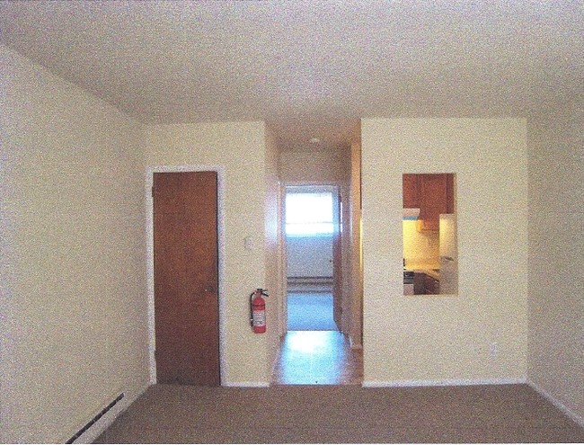 First floor unit Living room - Castle Oaks
