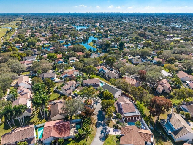 Photo - 2925 Azalea Dr