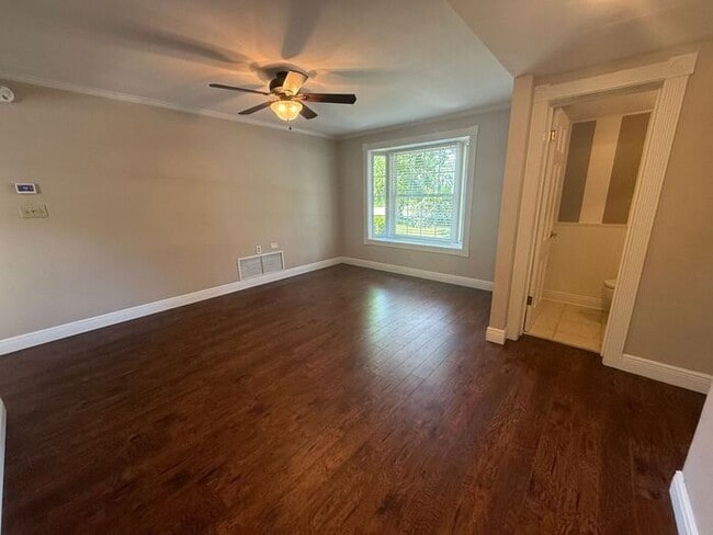 Photo - Gulf Breeze - Proper - 5 bedroom, 3.5 bathroom with pool and lawn care included
