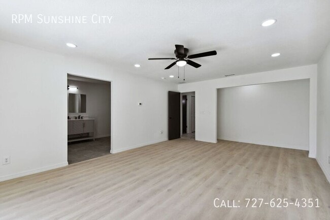 Photo - 4310 Columbus Way S